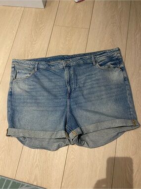 H&M Light Blue Rolled-Hem Denim Shorts plus size 26 or 3X